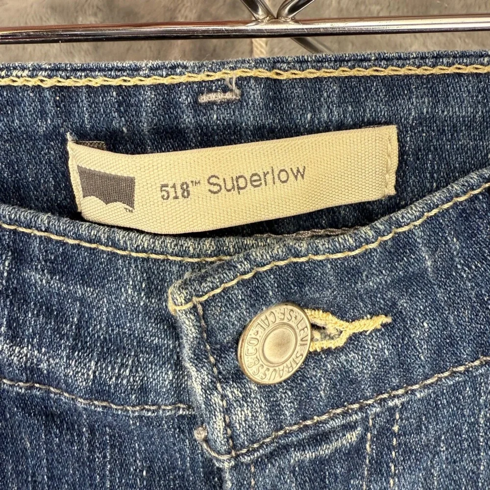 Levis‎ Straight Leg Jeans Medium Wash Blue Denim 32x33 Mid Rise Classic Casual